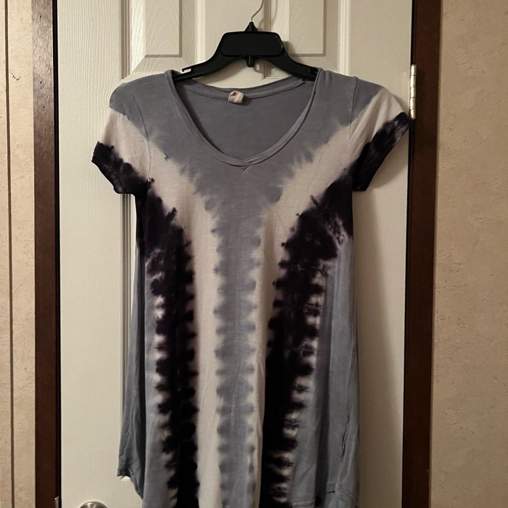 Stylish Tie-Dye V-Neck Women’s Top